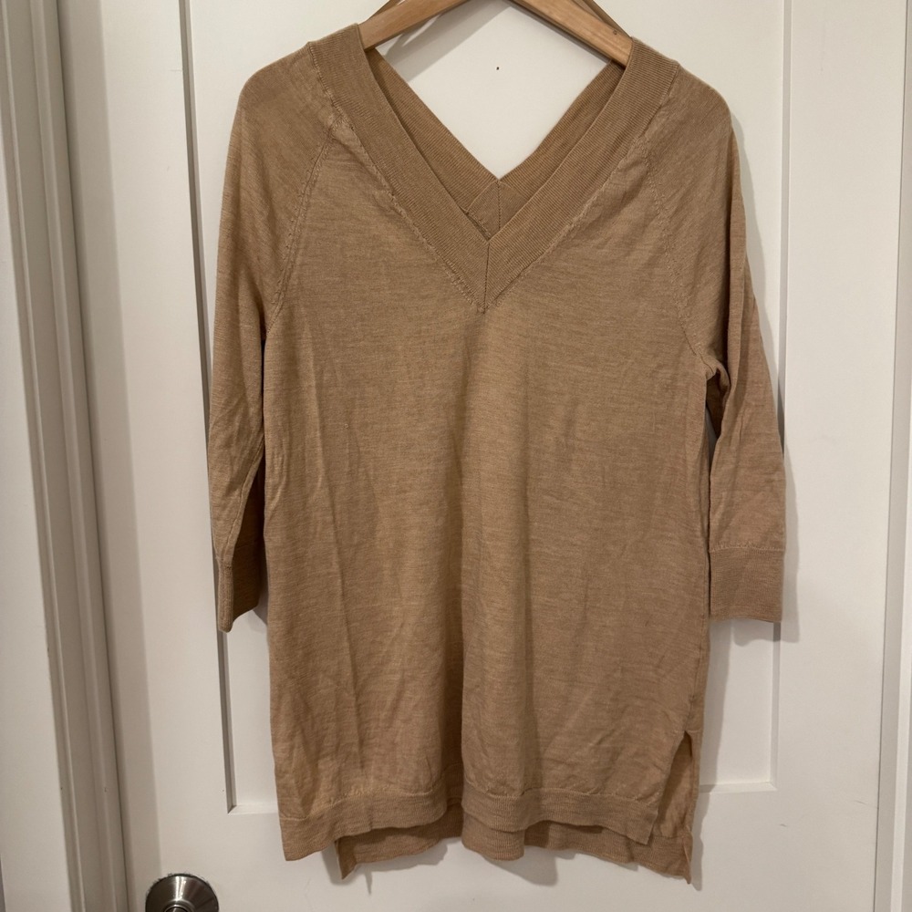 Moth Anthropologie Camel Tan V-Neck 3/4 Sleeve Lightweight Knit Sweater Medium